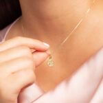 Collar Medalla Disfruta Cada Momento - Imagen 2